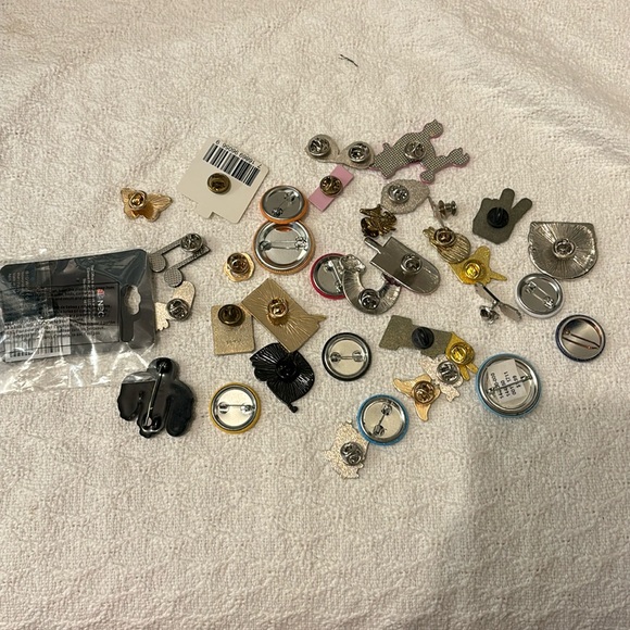 Lot of Pins and Buttons - Picture 3 of 5